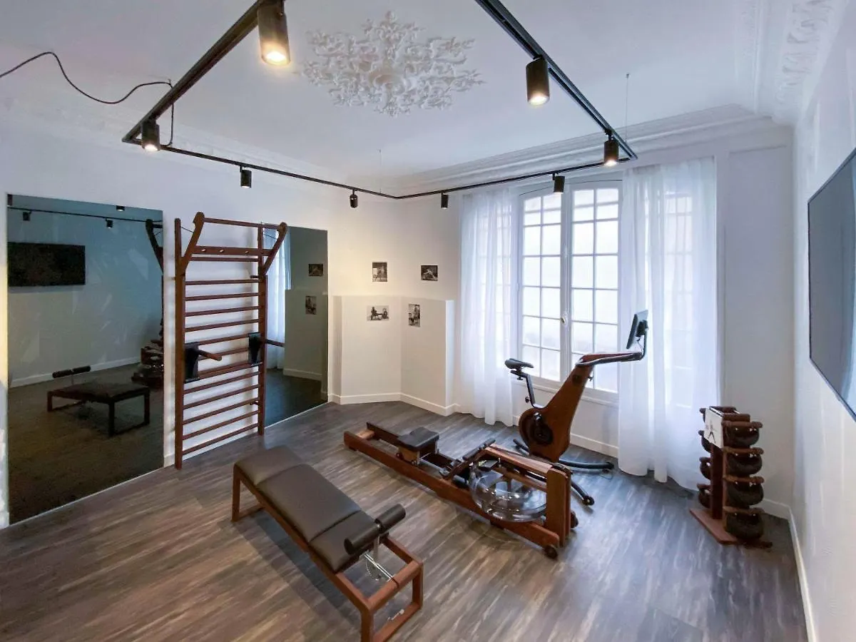 Tribe Paris Batignolles Hotel 4*,